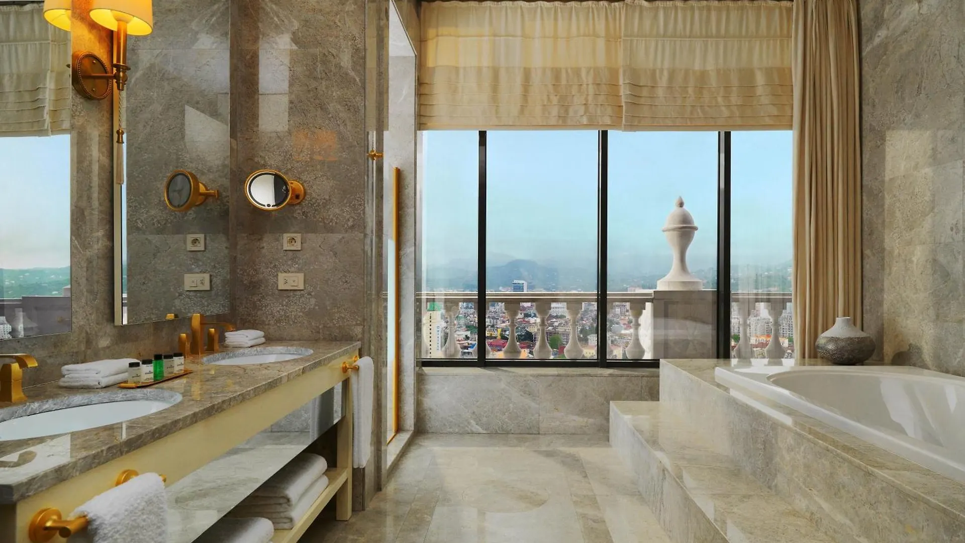 Sheraton Batumi Hotel Georgien